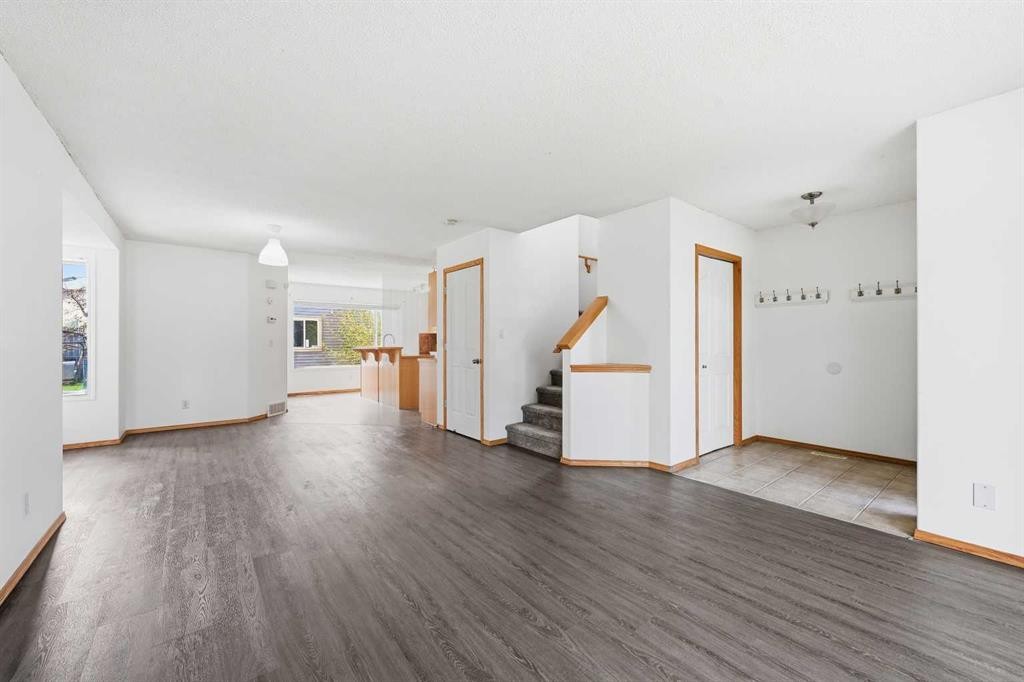 169 Cranberry Square Se, Calgary, AB - Indoor