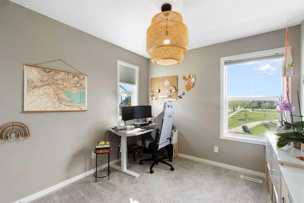 7 Masters Square Se, Calgary, AB - Indoor Photo Showing Office
