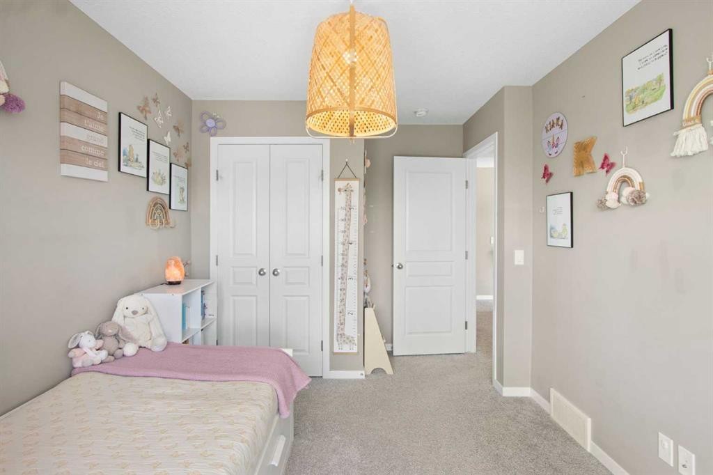 7 Masters Square Se, Calgary, AB - Indoor Photo Showing Bedroom