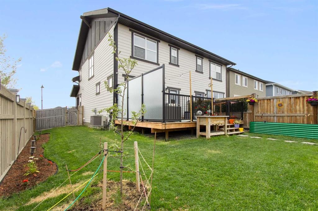 7 Masters Square Se, Calgary, AB - Outdoor