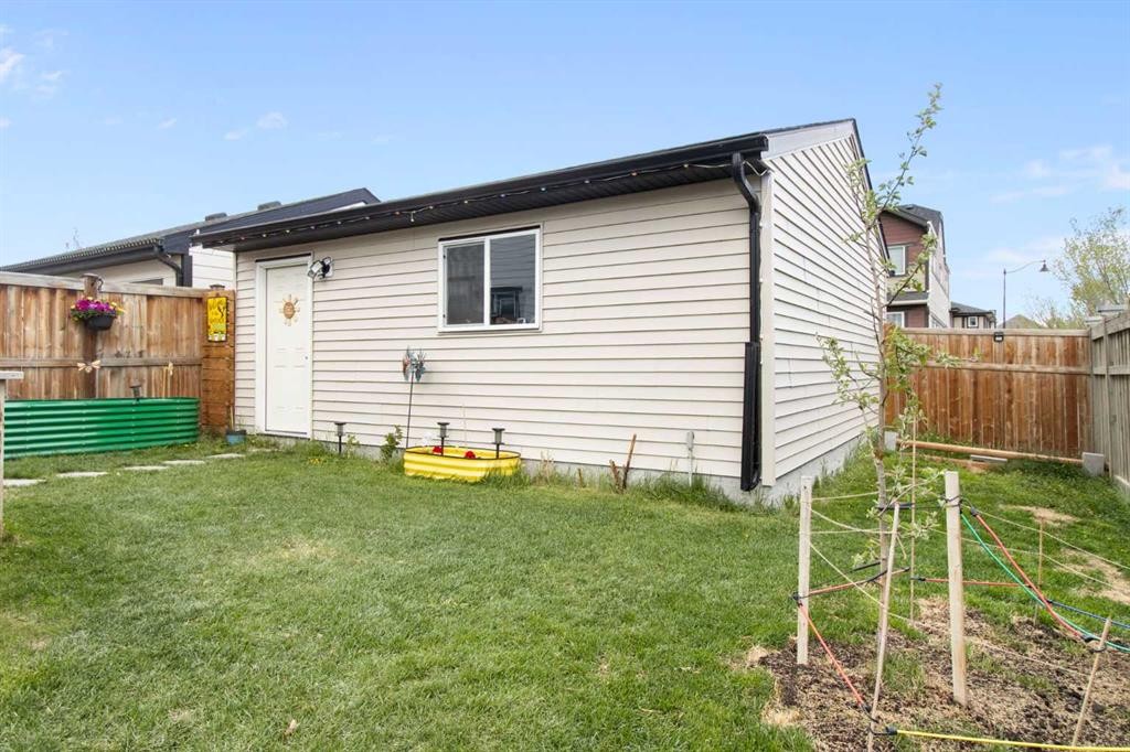 7 Masters Square Se, Calgary, AB - Outdoor
