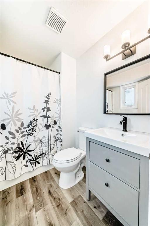 26 Green Meadow Drive, Strathmore, AB - Indoor Photo Showing Bathroom