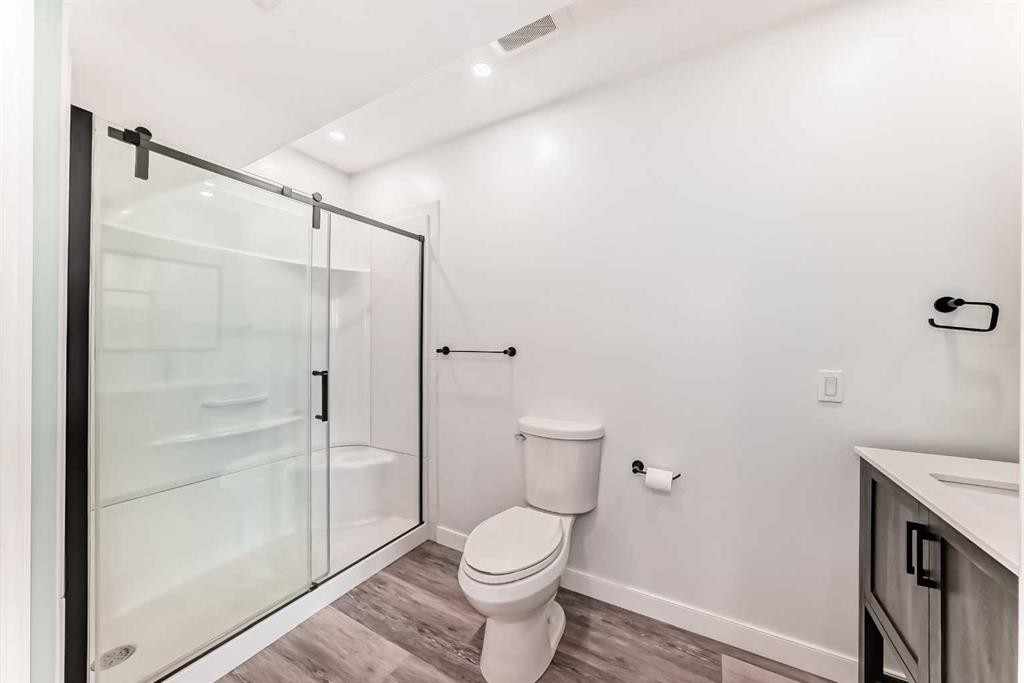 26 Green Meadow Drive, Strathmore, AB - Indoor Photo Showing Bathroom