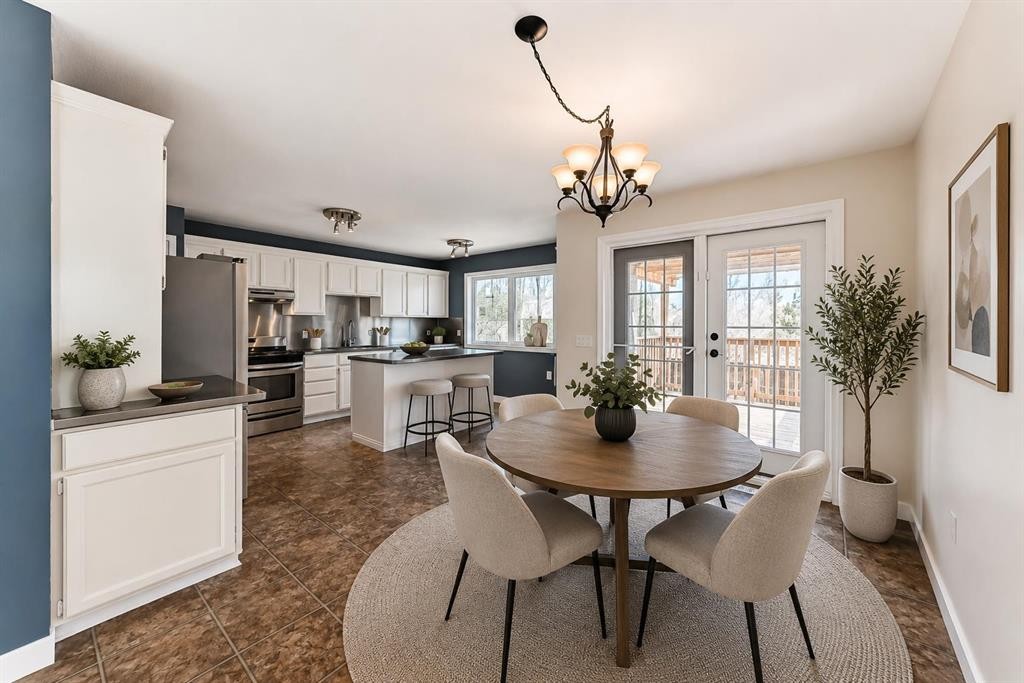 26 Green Meadow Drive, Strathmore, AB - Indoor Photo Showing Dining Room