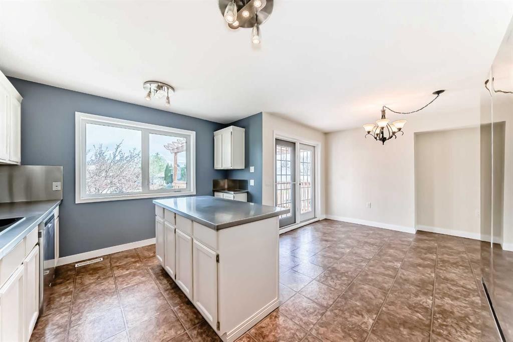26 Green Meadow Drive, Strathmore, AB - Indoor Photo Showing Kitchen