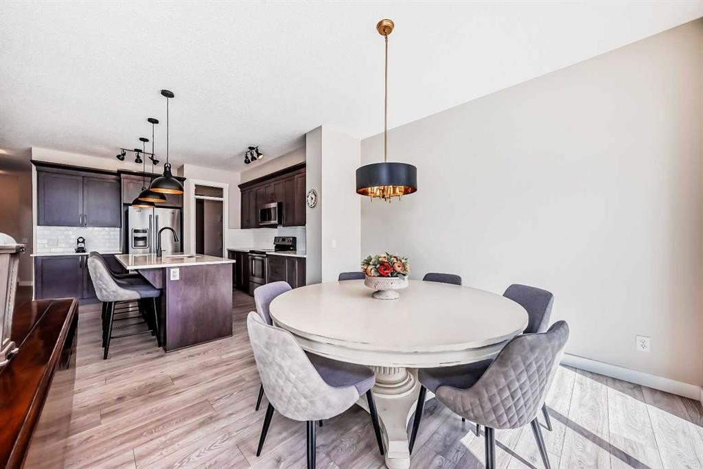 39 Sage Bluff Mews Nw, Calgary, AB - Indoor Photo Showing Dining Room