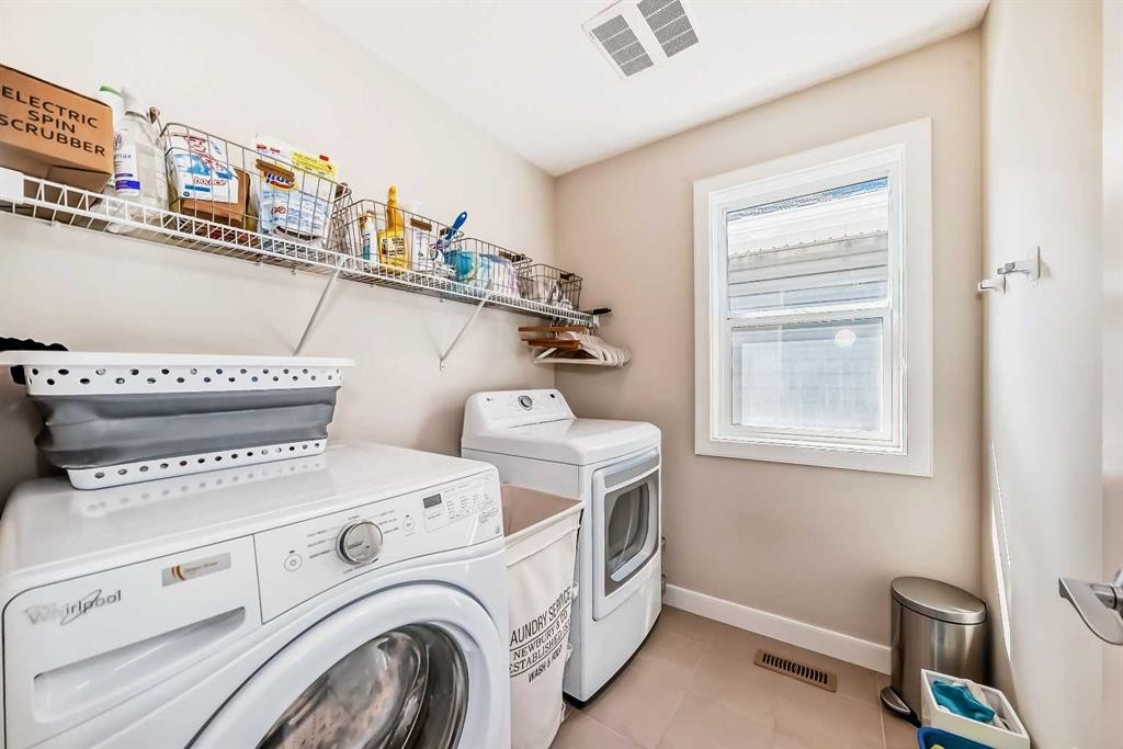 39 Sage Bluff Mews Nw, Calgary, AB - Indoor Photo Showing Laundry Room