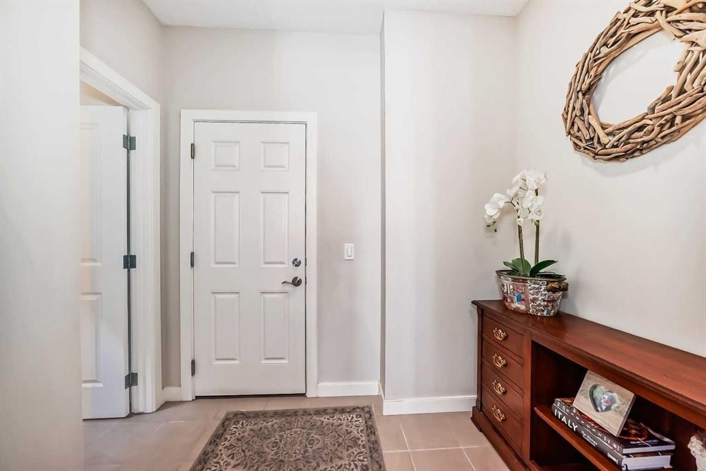 39 Sage Bluff Mews Nw, Calgary, AB - Indoor Photo Showing Other Room