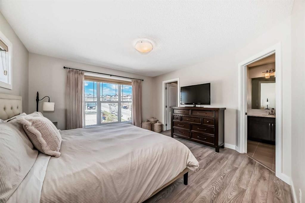 39 Sage Bluff Mews Nw, Calgary, AB - Indoor Photo Showing Bedroom
