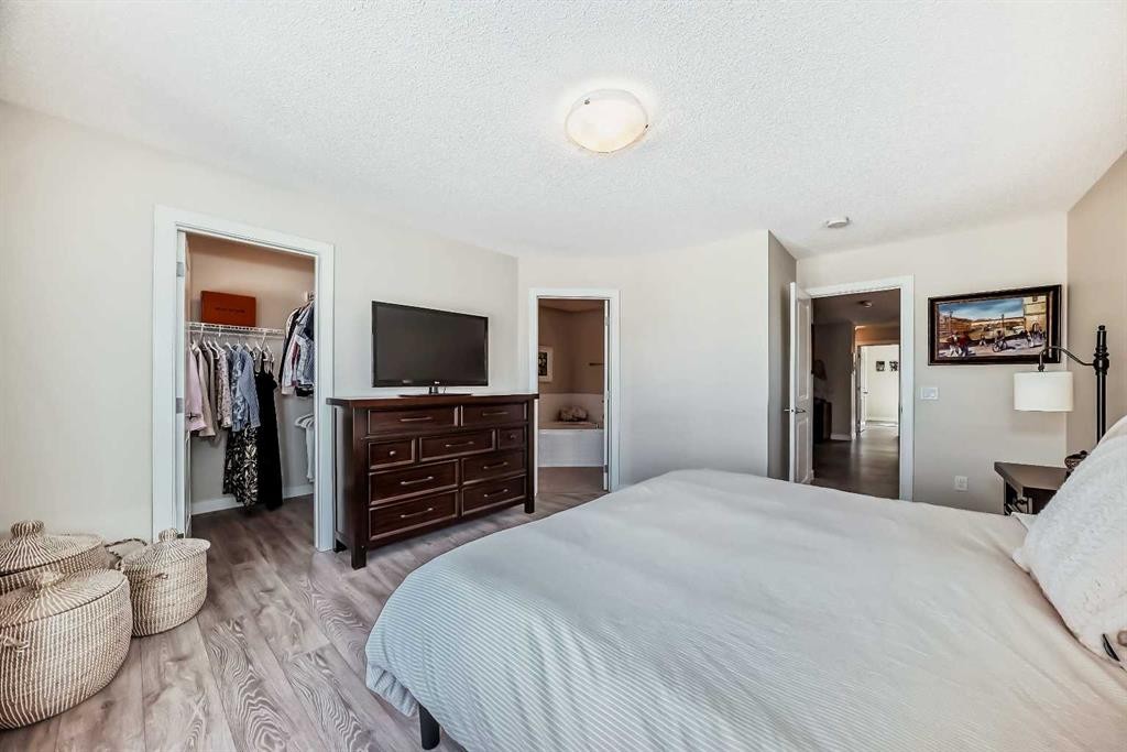 39 Sage Bluff Mews Nw, Calgary, AB - Indoor Photo Showing Bedroom