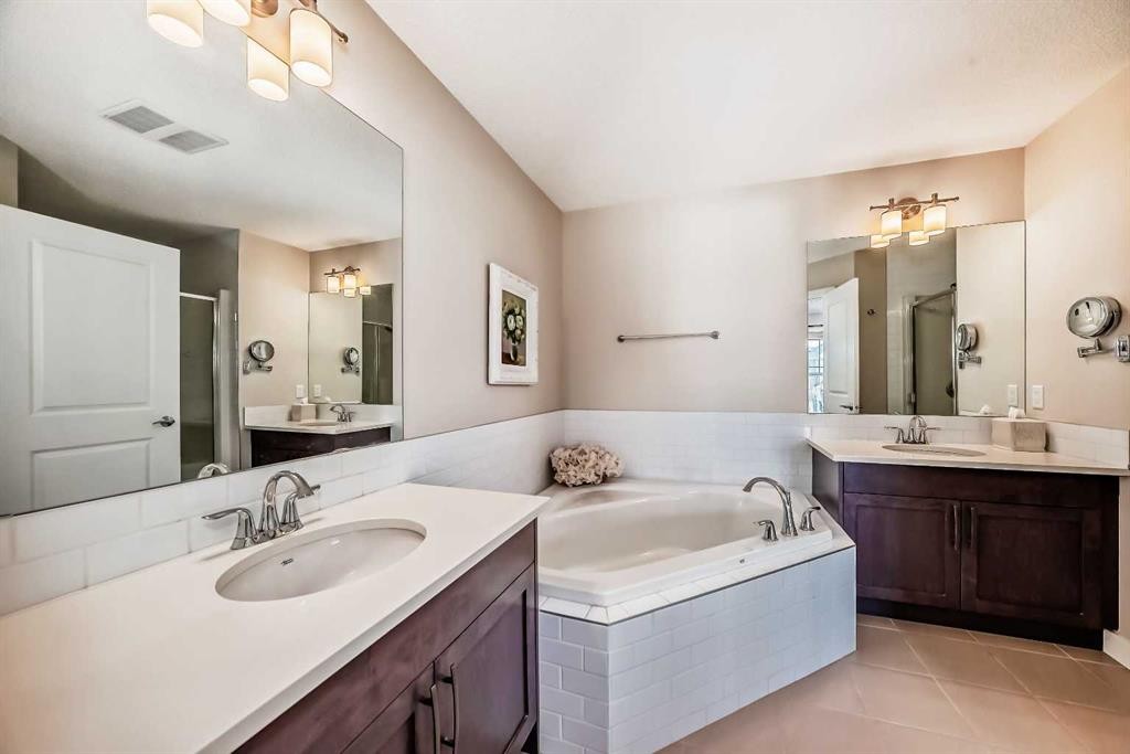 39 Sage Bluff Mews Nw, Calgary, AB - Indoor Photo Showing Bathroom