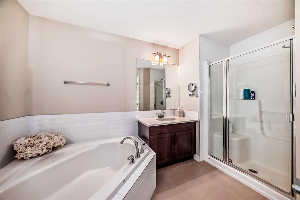 39 Sage Bluff Mews Nw, Calgary, AB - Indoor Photo Showing Bathroom