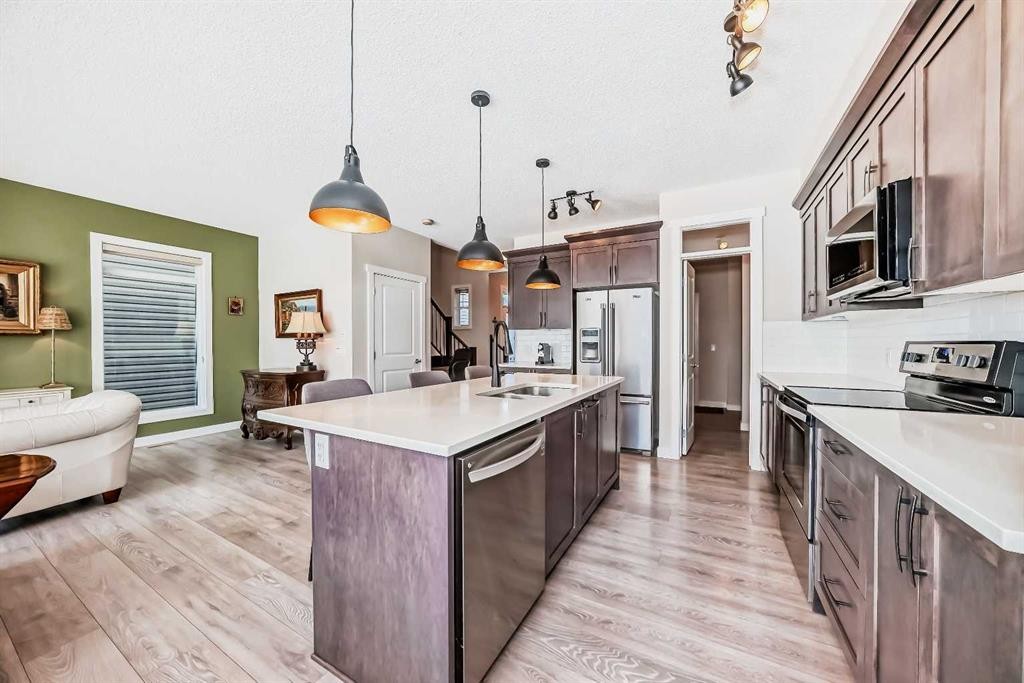 39 Sage Bluff Mews Nw, Calgary, AB - Indoor Photo Showing Kitchen With Upgraded Kitchen