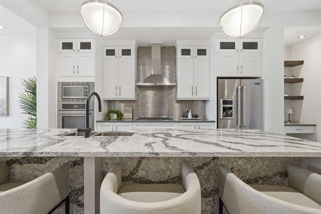 2109 20 Avenue Sw, Calgary, AB - Indoor Photo Showing Kitchen With Stainless Steel Kitchen With Upgraded Kitchen