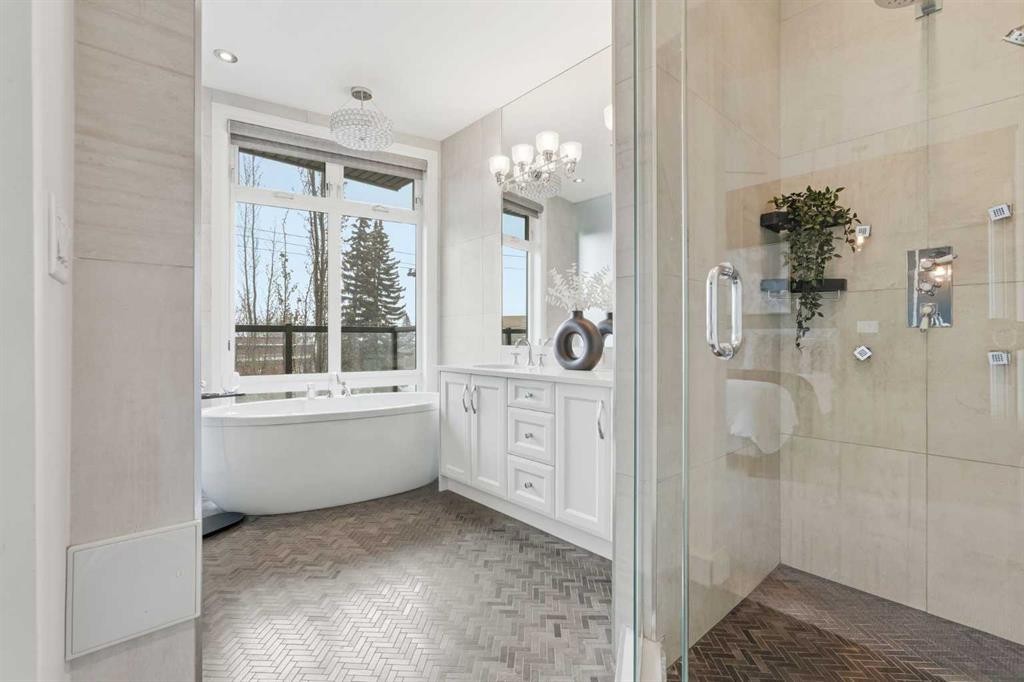 2109 20 Avenue Sw, Calgary, AB - Indoor Photo Showing Bathroom