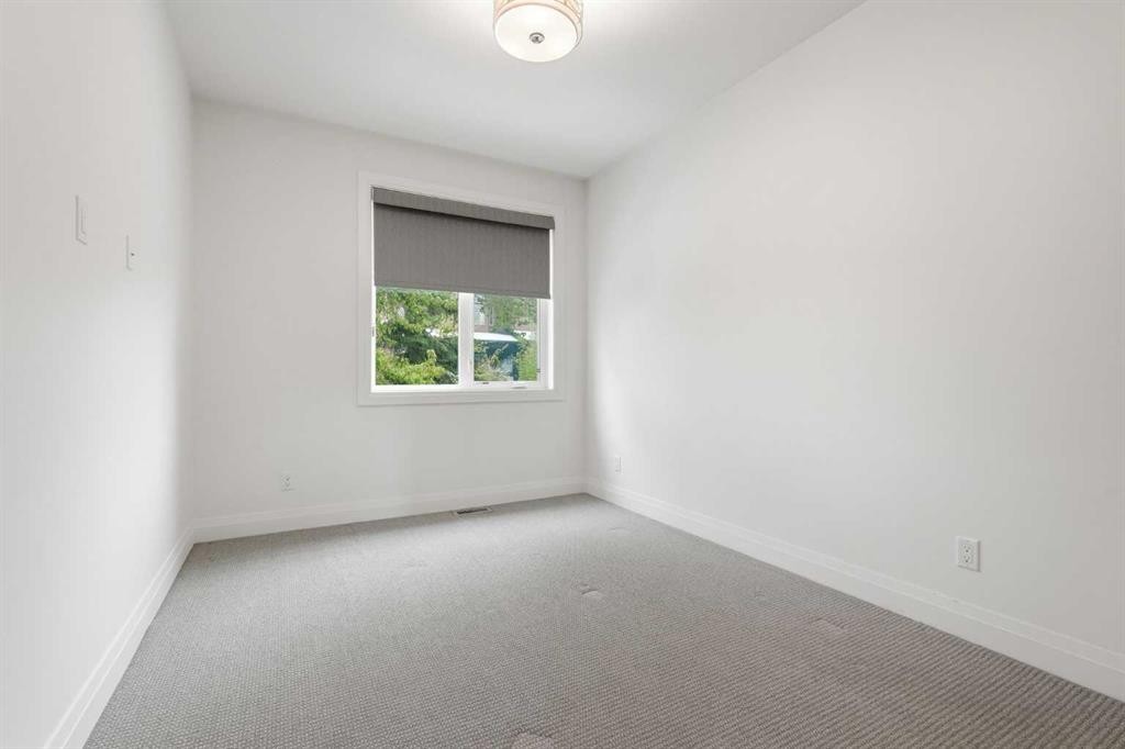 2109 20 Avenue Sw, Calgary, AB - Indoor Photo Showing Other Room