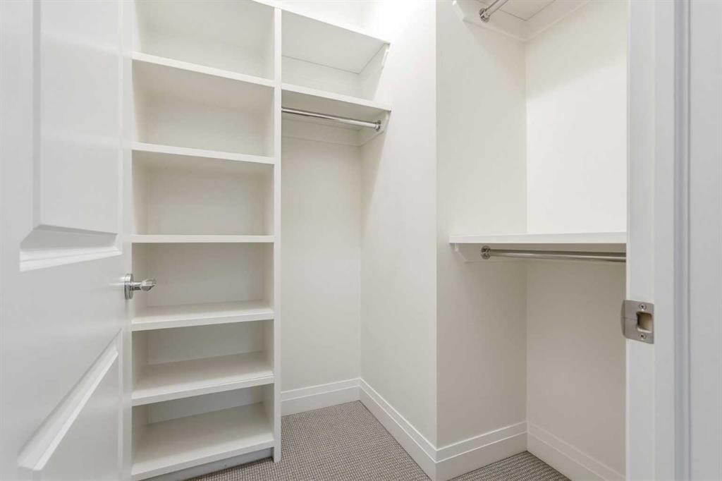 2109 20 Avenue Sw, Calgary, AB - Indoor With Storage