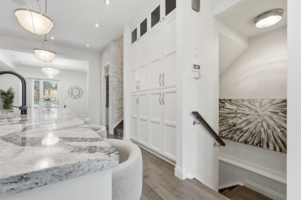 2109 20 Avenue Sw, Calgary, AB - Indoor Photo Showing Other Room