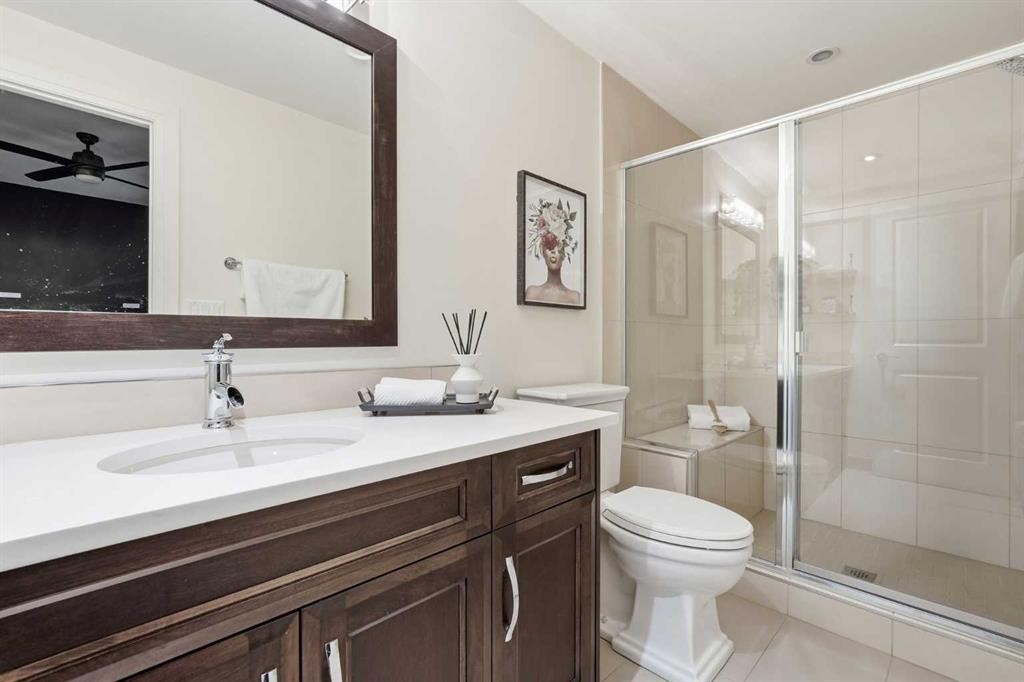 2109 20 Avenue Sw, Calgary, AB - Indoor Photo Showing Bathroom