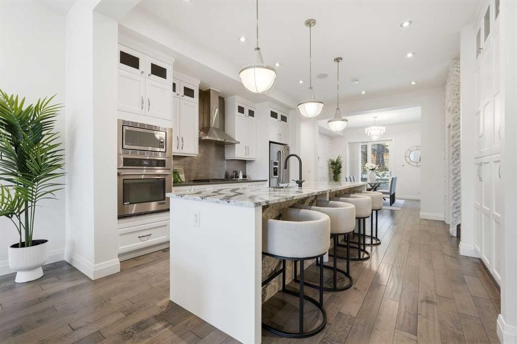 2109 20 Avenue Sw, Calgary, AB - Indoor Photo Showing Kitchen With Upgraded Kitchen