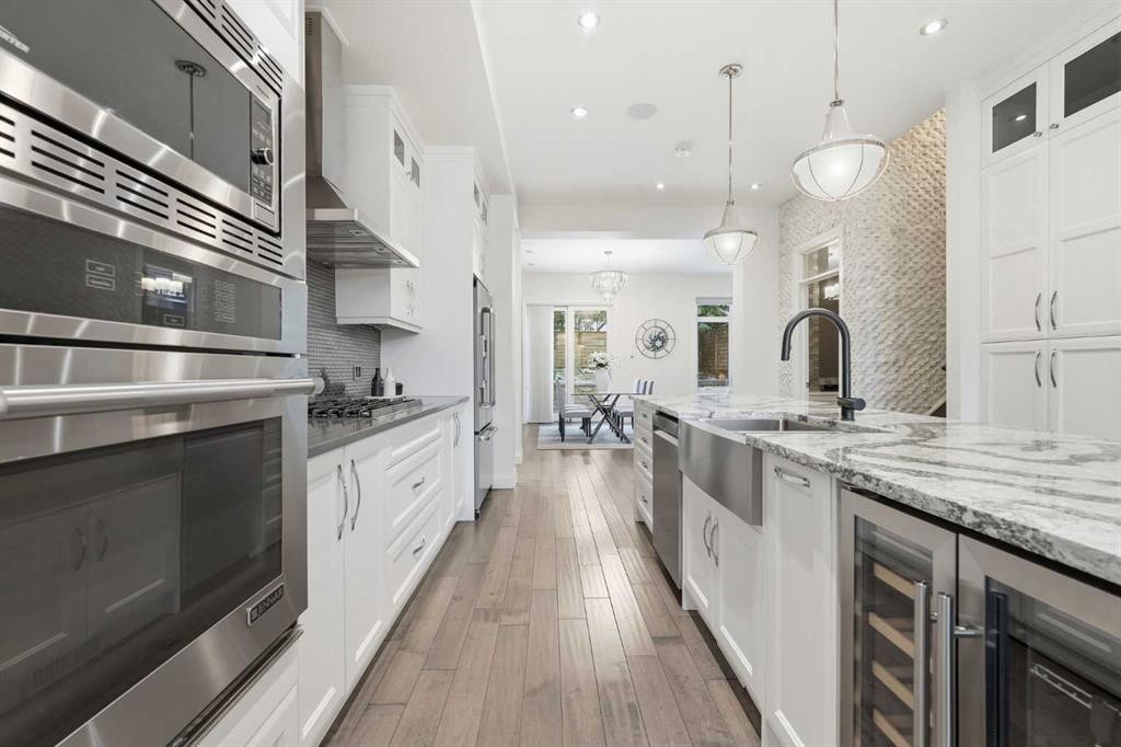 2109 20 Avenue Sw, Calgary, AB - Indoor Photo Showing Kitchen With Upgraded Kitchen