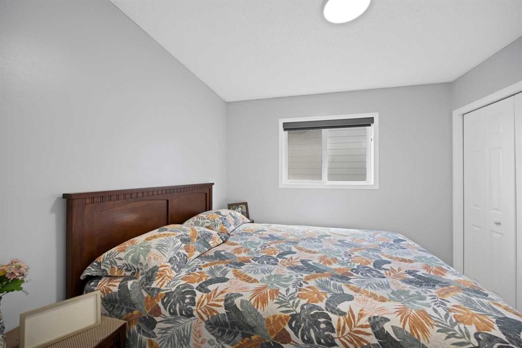 218 Saddlefield Place Ne, Calgary, AB - Indoor Photo Showing Bedroom