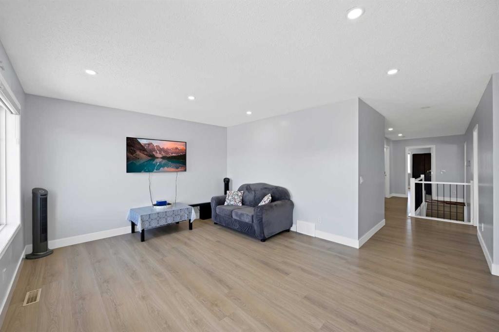 218 Saddlefield Place Ne, Calgary, AB - Indoor