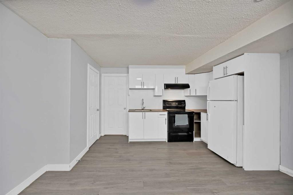 218 Saddlefield Place Ne, Calgary, AB - Indoor Photo Showing Kitchen