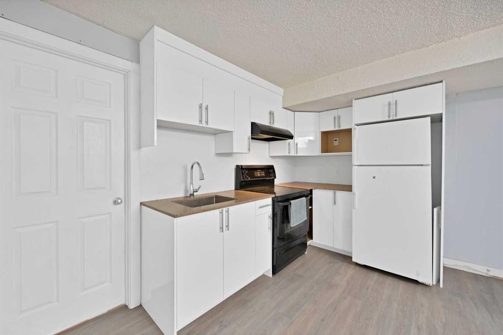 218 Saddlefield Place Ne, Calgary, AB - Indoor Photo Showing Kitchen