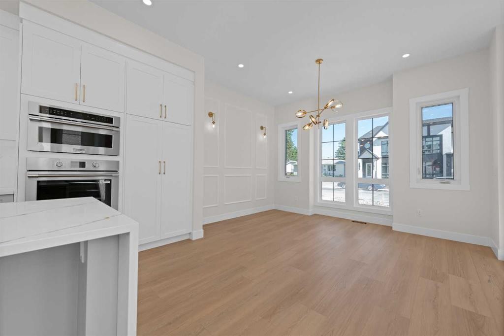 6427 33 Avenue Nw, Calgary, AB - Indoor Photo Showing Other Room
