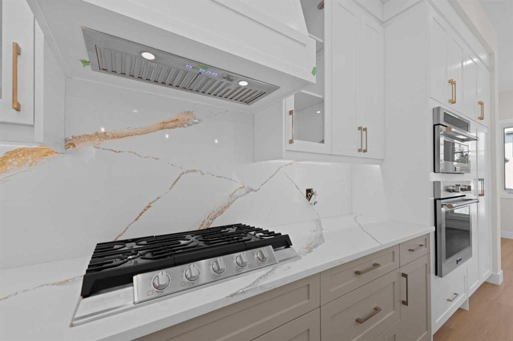 6427 33 Avenue Nw, Calgary, AB - Indoor Photo Showing Kitchen