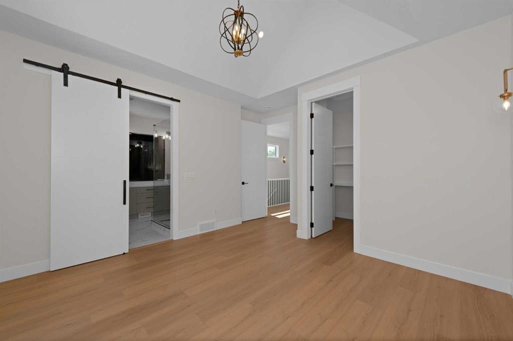 6427 33 Avenue Nw, Calgary, AB - Indoor Photo Showing Other Room