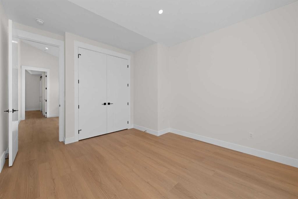 6427 33 Avenue Nw, Calgary, AB - Indoor Photo Showing Other Room