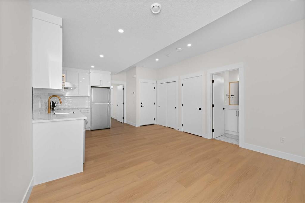6427 33 Avenue Nw, Calgary, AB - Indoor