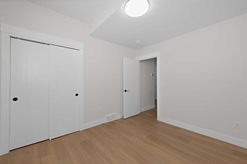 6427 33 Avenue Nw, Calgary, AB - Indoor Photo Showing Other Room