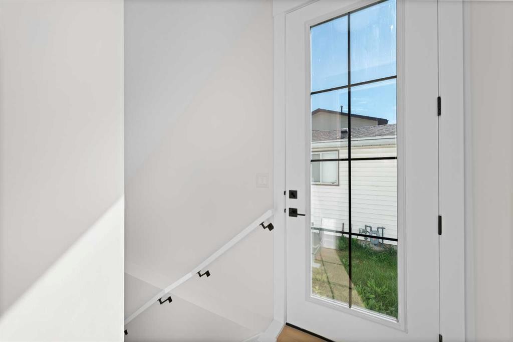 6427 33 Avenue Nw, Calgary, AB - Indoor Photo Showing Other Room