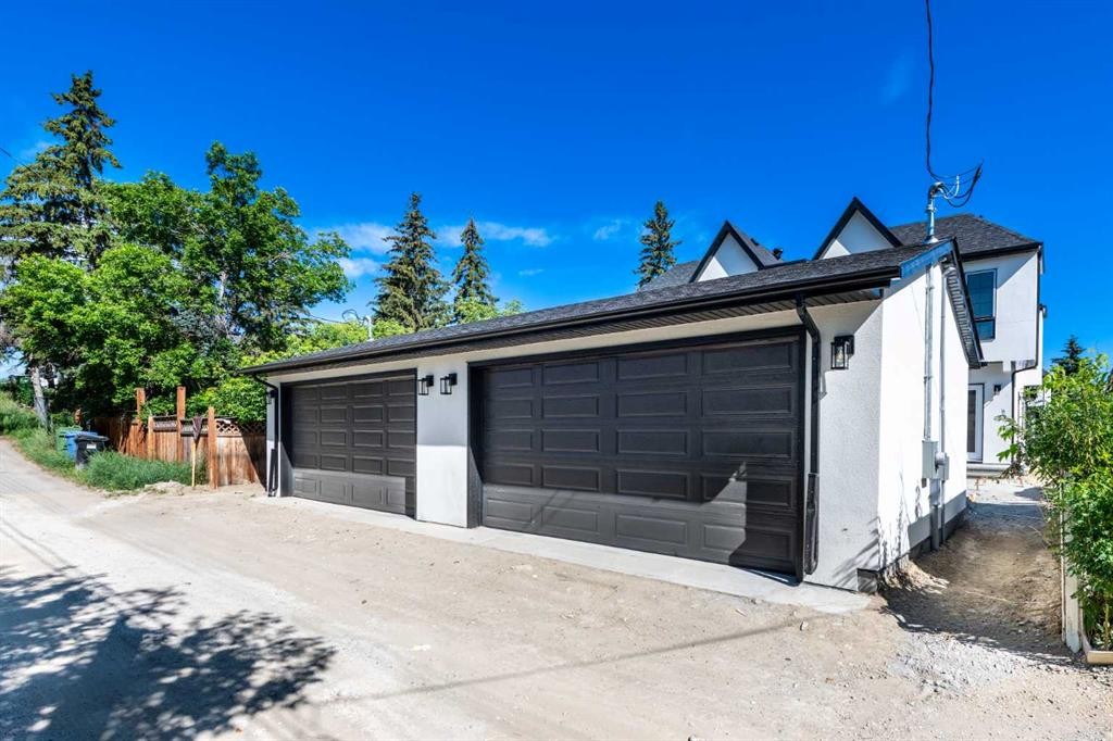 6427 33 Avenue Nw, Calgary, AB - Outdoor
