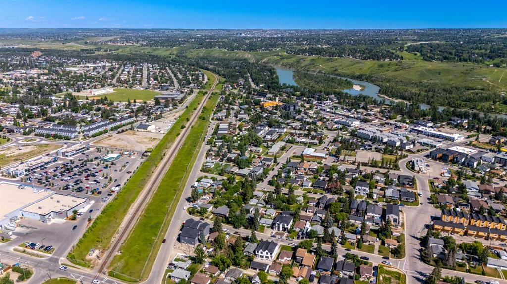 6427 33 Avenue Nw, Calgary, AB - Outdoor With View