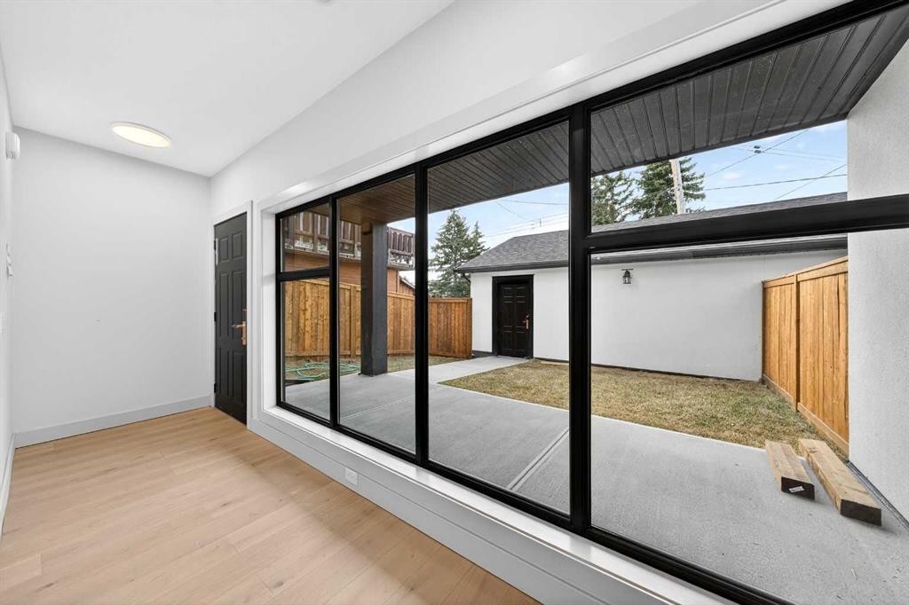 5239 22 Avenue Nw, Calgary, AB - With Balcony With Exterior