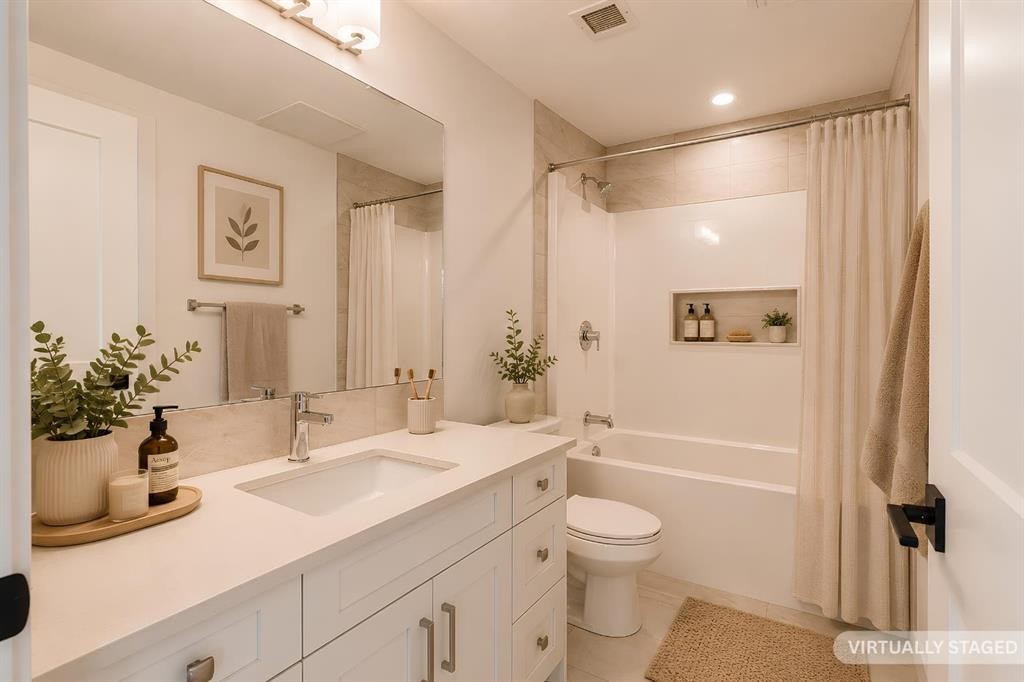 4403-200 Seton Circle Se, Calgary, AB - Indoor Photo Showing Bathroom