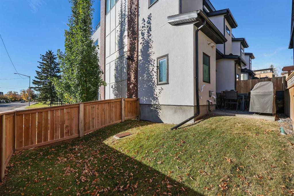 4929 20 Street Sw, Calgary, AB - Outdoor