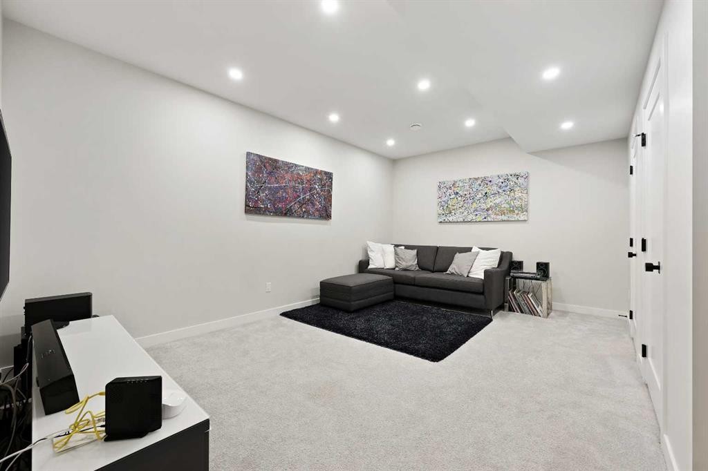 4929 20 Street Sw, Calgary, AB - Indoor