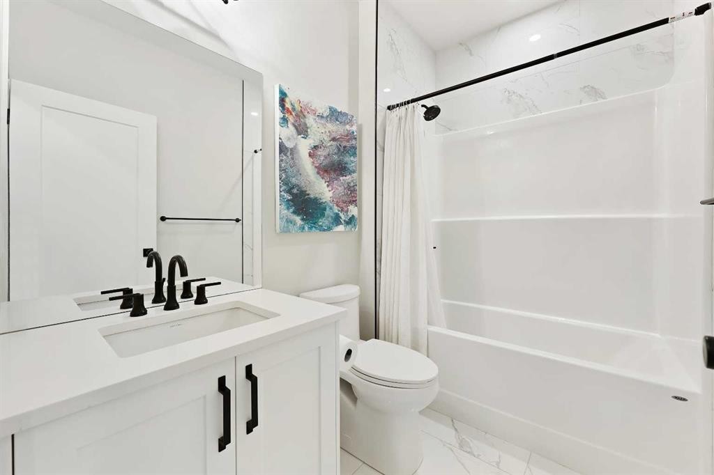 4929 20 Street Sw, Calgary, AB - Indoor Photo Showing Bathroom