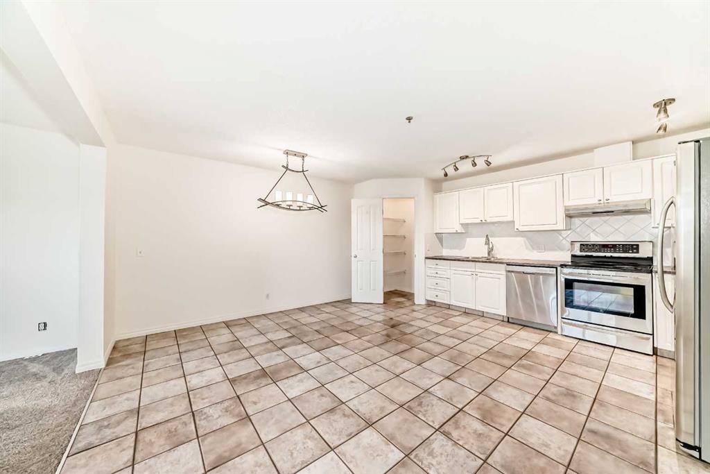 317-649 Marsh Road Ne, Calgary, AB - Indoor Photo Showing Kitchen