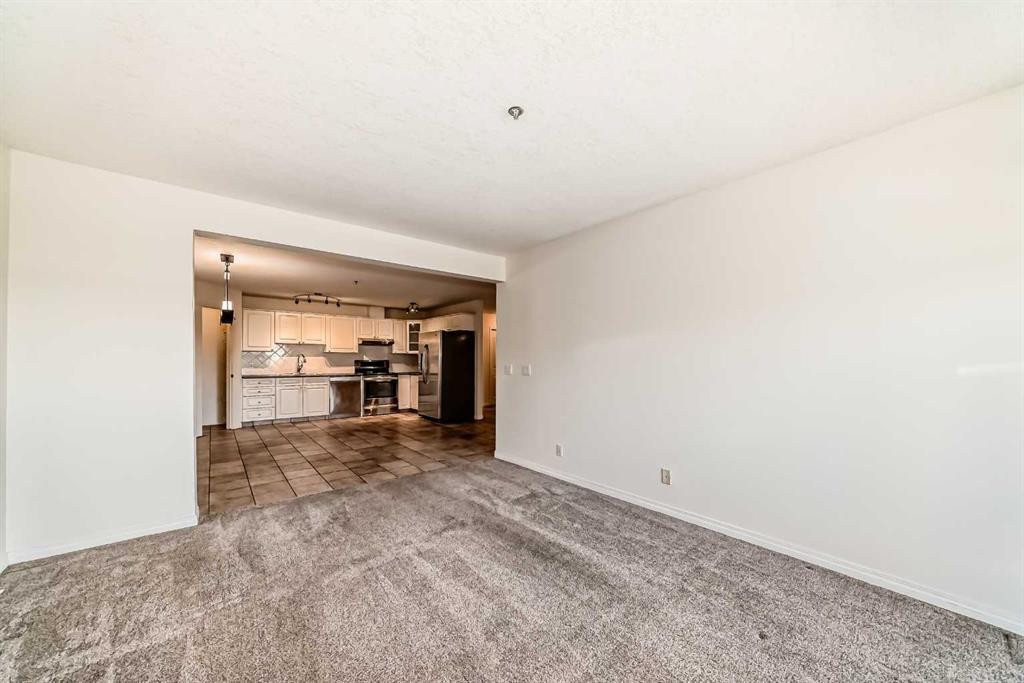 317-649 Marsh Road Ne, Calgary, AB - Indoor Photo Showing Other Room