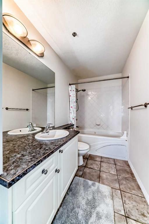 317-649 Marsh Road Ne, Calgary, AB - Indoor Photo Showing Bathroom