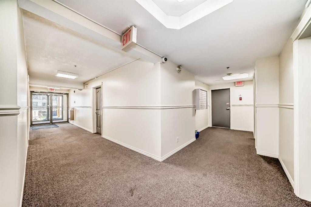 317-649 Marsh Road Ne, Calgary, AB - Indoor Photo Showing Other Room