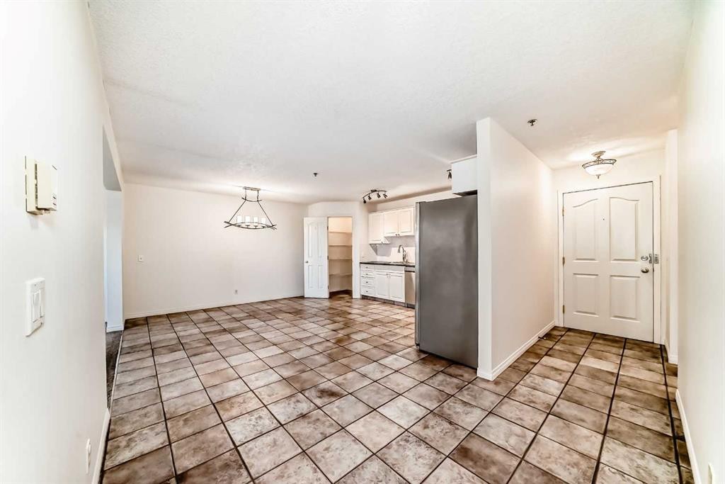 317-649 Marsh Road Ne, Calgary, AB - Indoor Photo Showing Other Room