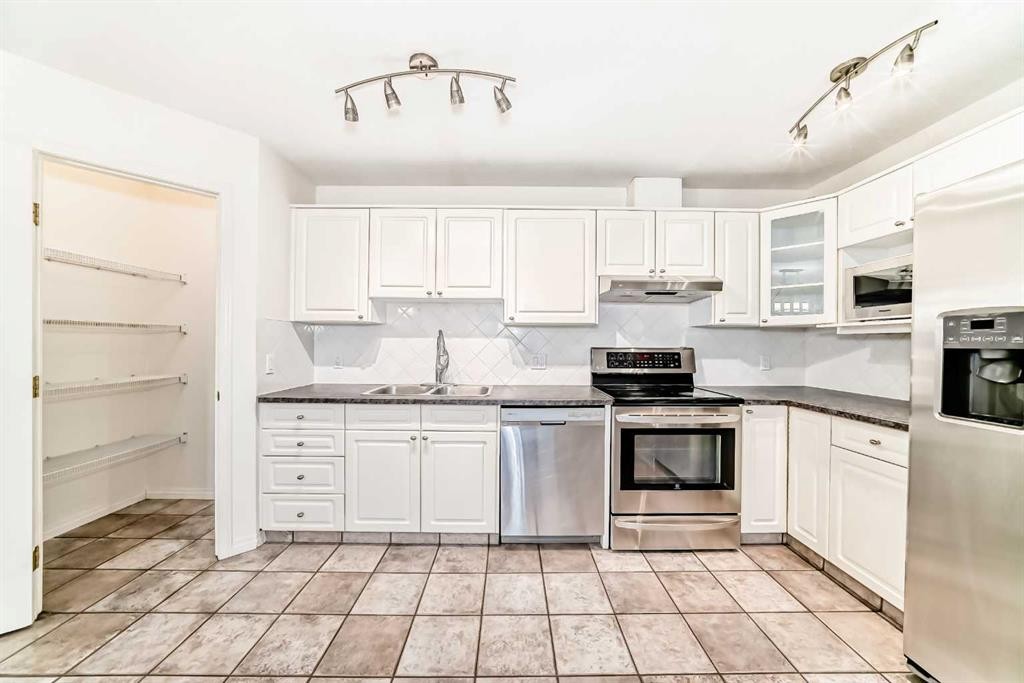 317-649 Marsh Road Ne, Calgary, AB - Indoor Photo Showing Kitchen With Stainless Steel Kitchen With Double Sink