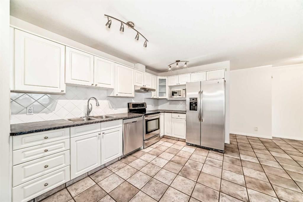 317-649 Marsh Road Ne, Calgary, AB - Indoor Photo Showing Kitchen With Stainless Steel Kitchen With Double Sink